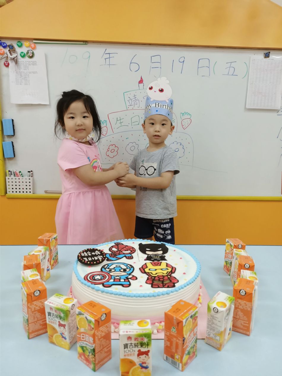 文件 : <FONT COLOR='red'>(109.06.19)Pierce寶貝生日快樂-41.JPG</FONT> <BR> 尺寸 : <FONT COLOR='blue'>950 × 1267</FONT> 圖元 <BR> 格式 : <FONT COLOR='green'>jpg</FONT> <BR> 大小 : <FONT COLOR='green'> -- </FONT> KB