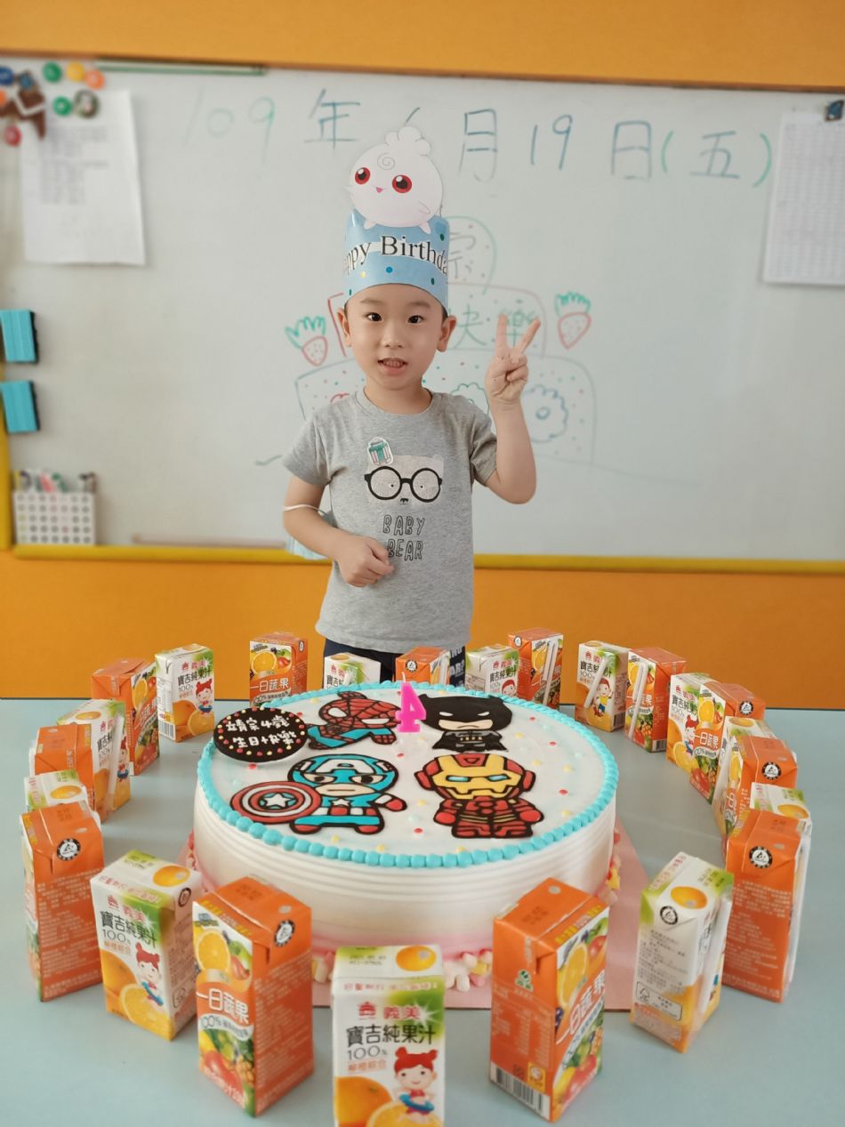 文件 : <FONT COLOR='red'>(109.06.19)Pierce寶貝生日快樂-51.JPG</FONT> <BR> 尺寸 : <FONT COLOR='blue'>950 × 1267</FONT> 圖元 <BR> 格式 : <FONT COLOR='green'>jpg</FONT> <BR> 大小 : <FONT COLOR='green'> -- </FONT> KB