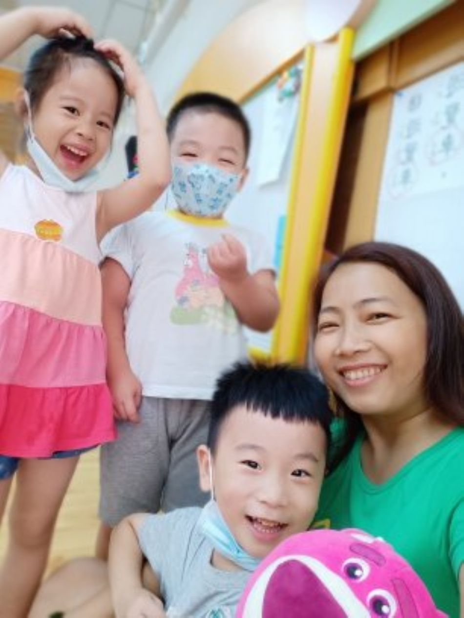 文件 : <FONT COLOR='red'>(109.06.19)Pierce寶貝生日快樂-57.JPG</FONT> <BR> 尺寸 : <FONT COLOR='blue'>950 × 1267</FONT> 圖元 <BR> 格式 : <FONT COLOR='green'>jpg</FONT> <BR> 大小 : <FONT COLOR='green'> -- </FONT> KB