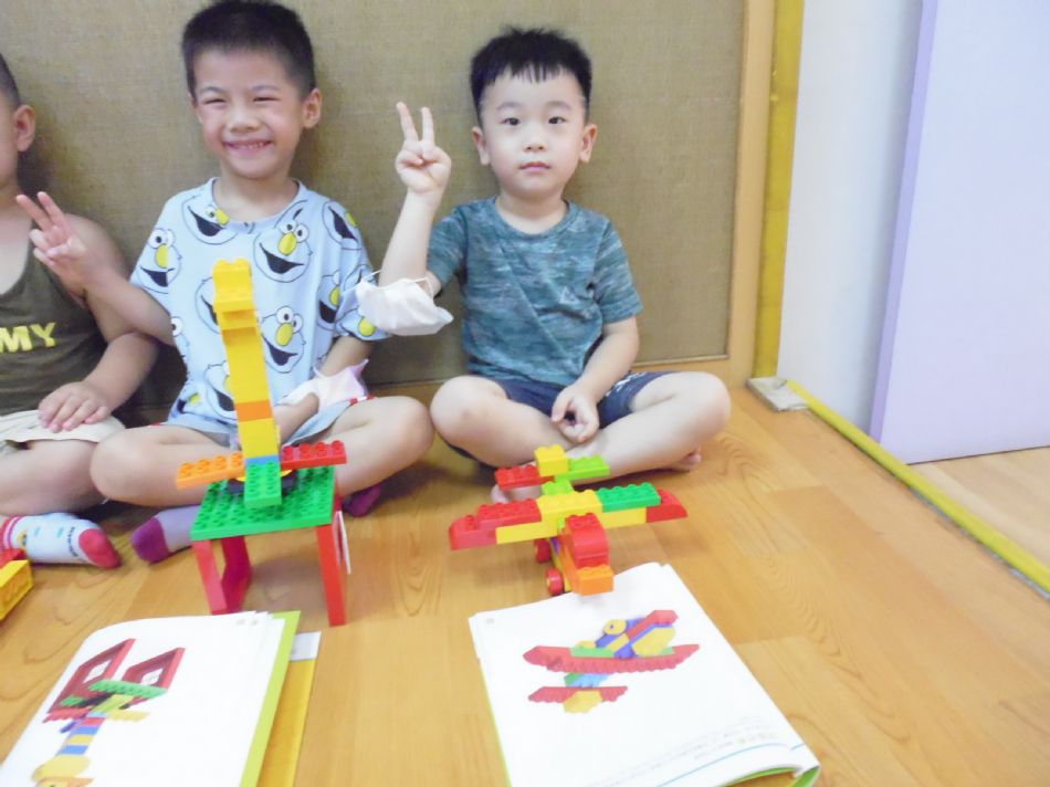 文件 : <FONT COLOR='red'>(109.07.06)樂高積木【總統整B2】-3.JPG</FONT> <BR> 尺寸 : <FONT COLOR='blue'>950 × 712</FONT> 圖元 <BR> 格式 : <FONT COLOR='green'>jpg</FONT> <BR> 大小 : <FONT COLOR='green'> -- </FONT> KB