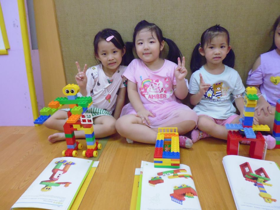 文件 : <FONT COLOR='red'>(109.07.06)樂高積木【總統整B2】.JPG</FONT> <BR> 尺寸 : <FONT COLOR='blue'>950 × 712</FONT> 圖元 <BR> 格式 : <FONT COLOR='green'>jpg</FONT> <BR> 大小 : <FONT COLOR='green'> -- </FONT> KB