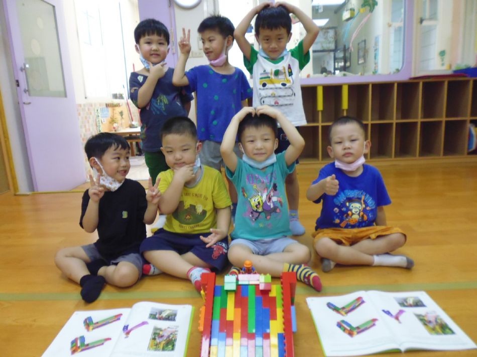 文件 : <FONT COLOR='red'>(109.06.01)樂高積木【溜滑梯】-4.JPG</FONT> <BR> 尺寸 : <FONT COLOR='blue'>950 × 712</FONT> 圖元 <BR> 格式 : <FONT COLOR='green'>jpg</FONT> <BR> 大小 : <FONT COLOR='green'> -- </FONT> KB