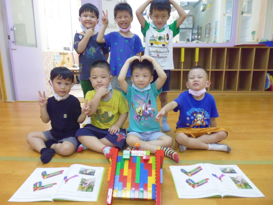 文件 : <FONT COLOR='red'>(109.06.01)樂高積木【溜滑梯】-5.JPG</FONT> <BR> 尺寸 : <FONT COLOR='blue'>950 × 712</FONT> 圖元 <BR> 格式 : <FONT COLOR='green'>jpg</FONT> <BR> 大小 : <FONT COLOR='green'> -- </FONT> KB