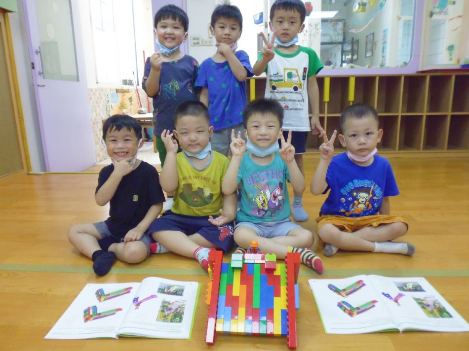 文件 : <FONT COLOR='red'>(109.06.01)樂高積木【溜滑梯】.JPG</FONT> <BR> 尺寸 : <FONT COLOR='blue'>950 × 712</FONT> 圖元 <BR> 格式 : <FONT COLOR='green'>jpg</FONT> <BR> 大小 : <FONT COLOR='green'> -- </FONT> KB