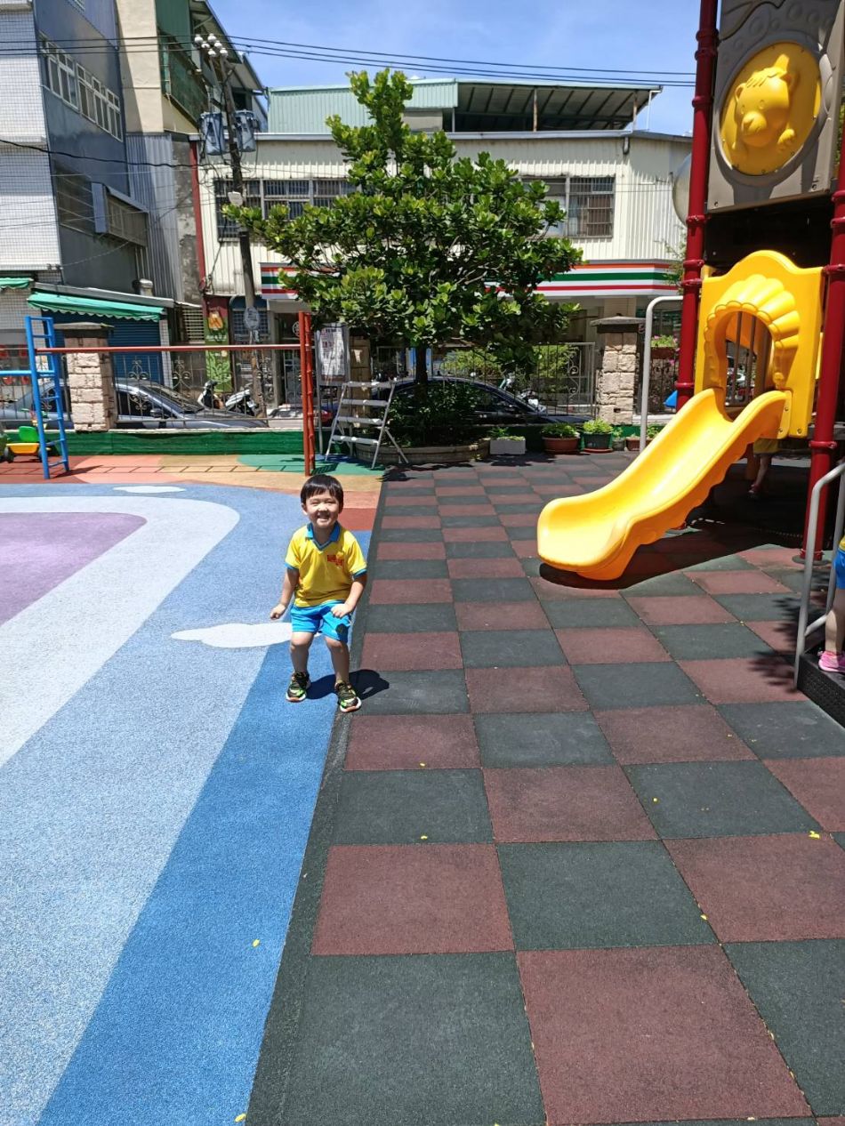 文件 : <FONT COLOR='red'>(109.06.15)學校最美的景色【阿勃勒】-11.JPG</FONT> <BR> 尺寸 : <FONT COLOR='blue'>950 × 1266</FONT> 圖元 <BR> 格式 : <FONT COLOR='green'>jpg</FONT> <BR> 大小 : <FONT COLOR='green'> -- </FONT> KB