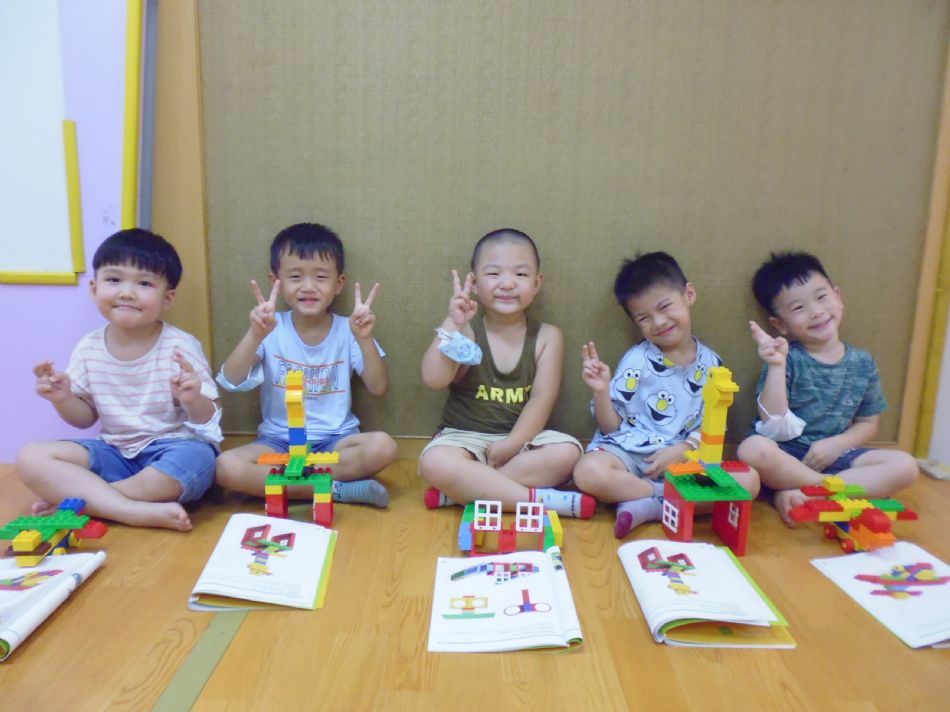 文件 : <FONT COLOR='red'>(109.07.06)樂高積木【總統整B2】-2.JPG</FONT> <BR> 尺寸 : <FONT COLOR='blue'>950 × 712</FONT> 圖元 <BR> 格式 : <FONT COLOR='green'>jpg</FONT> <BR> 大小 : <FONT COLOR='green'> -- </FONT> KB