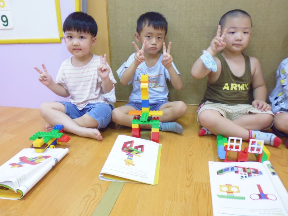 文件 : <FONT COLOR='red'>(109.07.06)樂高積木【總統整B2】.JPG</FONT> <BR> 尺寸 : <FONT COLOR='blue'>950 × 712</FONT> 圖元 <BR> 格式 : <FONT COLOR='green'>jpg</FONT> <BR> 大小 : <FONT COLOR='green'> -- </FONT> KB