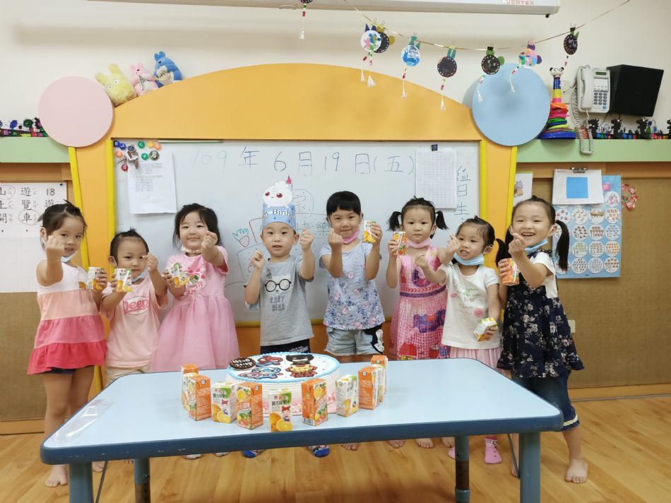 文件 : <FONT COLOR='red'>(109.06.19)Pierce寶貝生日快樂-10.JPG</FONT> <BR> 尺寸 : <FONT COLOR='blue'>950 × 712</FONT> 圖元 <BR> 格式 : <FONT COLOR='green'>jpg</FONT> <BR> 大小 : <FONT COLOR='green'> -- </FONT> KB