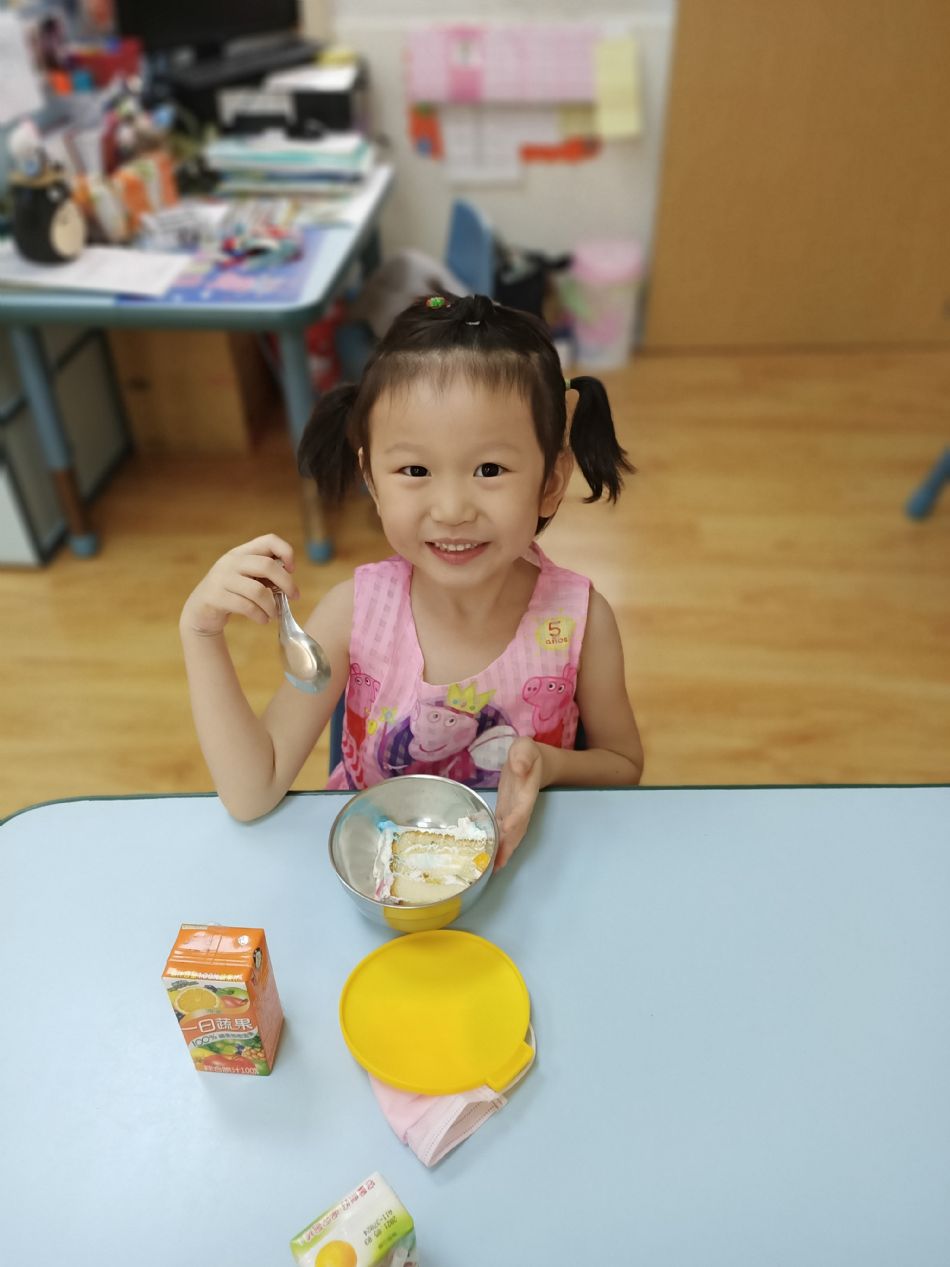 文件 : <FONT COLOR='red'>(109.06.19)Pierce寶貝生日快樂-2.JPG</FONT> <BR> 尺寸 : <FONT COLOR='blue'>950 × 1267</FONT> 圖元 <BR> 格式 : <FONT COLOR='green'>jpg</FONT> <BR> 大小 : <FONT COLOR='green'> -- </FONT> KB