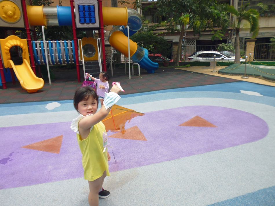 文件 : <FONT COLOR='red'>(109.06.02)主題【跟風玩遊戲~放風箏】-3.JPG</FONT> <BR> 尺寸 : <FONT COLOR='blue'>950 × 712</FONT> 圖元 <BR> 格式 : <FONT COLOR='green'>jpg</FONT> <BR> 大小 : <FONT COLOR='green'> -- </FONT> KB