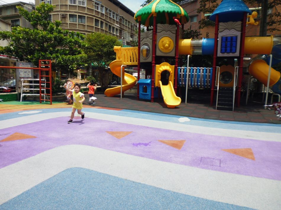 文件 : <FONT COLOR='red'>(109.06.02)主題【跟風玩遊戲~放風箏】.JPG</FONT> <BR> 尺寸 : <FONT COLOR='blue'>950 × 712</FONT> 圖元 <BR> 格式 : <FONT COLOR='green'>jpg</FONT> <BR> 大小 : <FONT COLOR='green'> -- </FONT> KB