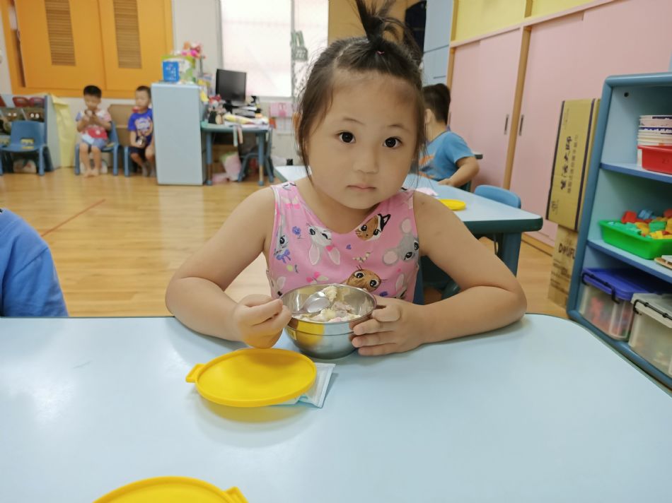 文件 : <FONT COLOR='red'>(109.06.30)Oliva及June寶貝生日.JPG</FONT> <BR> 尺寸 : <FONT COLOR='blue'>950 × 712</FONT> 圖元 <BR> 格式 : <FONT COLOR='green'>jpg</FONT> <BR> 大小 : <FONT COLOR='green'> -- </FONT> KB