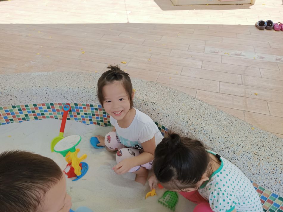 文件 : <FONT COLOR='red'>(109.06.20)快樂沙趣.JPG</FONT> <BR> 尺寸 : <FONT COLOR='blue'>950 × 712</FONT> 圖元 <BR> 格式 : <FONT COLOR='green'>jpg</FONT> <BR> 大小 : <FONT COLOR='green'> -- </FONT> KB