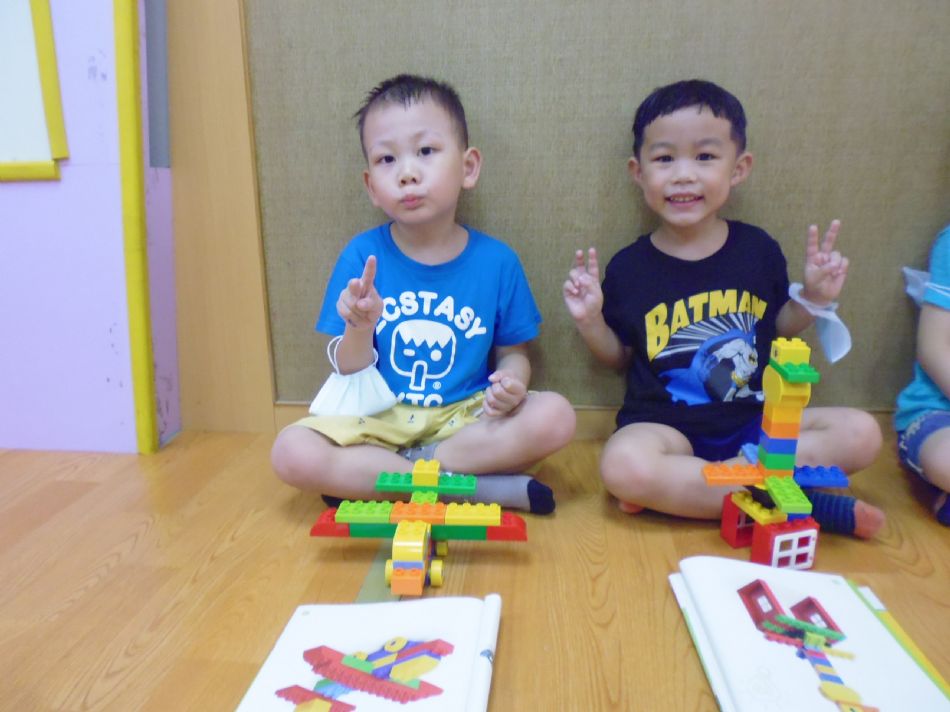 文件 : <FONT COLOR='red'>(109.07.06)樂高積木【總統整B2】-1.JPG</FONT> <BR> 尺寸 : <FONT COLOR='blue'>950 × 712</FONT> 圖元 <BR> 格式 : <FONT COLOR='green'>jpg</FONT> <BR> 大小 : <FONT COLOR='green'> -- </FONT> KB