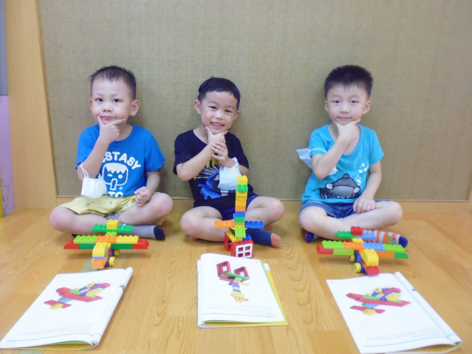 文件 : <FONT COLOR='red'>(109.07.06)樂高積木【總統整B2】.JPG</FONT> <BR> 尺寸 : <FONT COLOR='blue'>950 × 712</FONT> 圖元 <BR> 格式 : <FONT COLOR='green'>jpg</FONT> <BR> 大小 : <FONT COLOR='green'> -- </FONT> KB