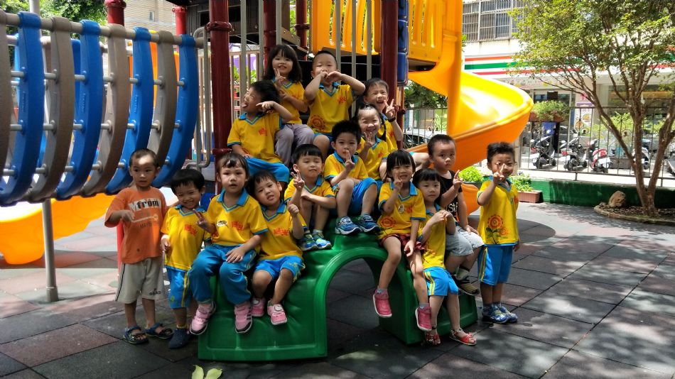 文件 : <FONT COLOR='red'>(109.07.01)我們這一班-1.JPG</FONT> <BR> 尺寸 : <FONT COLOR='blue'>950 × 534</FONT> 圖元 <BR> 格式 : <FONT COLOR='green'>jpg</FONT> <BR> 大小 : <FONT COLOR='green'> -- </FONT> KB