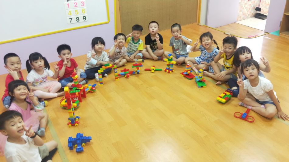 文件 : <FONT COLOR='red'>(109.07.10)樂高【統整活動】-1.JPG</FONT> <BR> 尺寸 : <FONT COLOR='blue'>950 × 534</FONT> 圖元 <BR> 格式 : <FONT COLOR='green'>jpg</FONT> <BR> 大小 : <FONT COLOR='green'> -- </FONT> KB