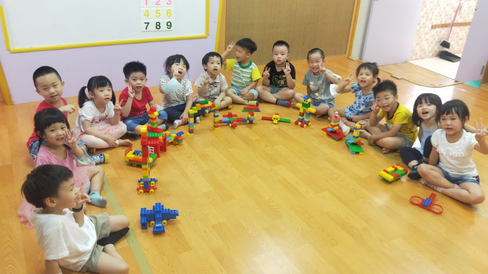 文件 : <FONT COLOR='red'>(109.07.10)樂高【統整活動】.JPG</FONT> <BR> 尺寸 : <FONT COLOR='blue'>950 × 534</FONT> 圖元 <BR> 格式 : <FONT COLOR='green'>jpg</FONT> <BR> 大小 : <FONT COLOR='green'> -- </FONT> KB