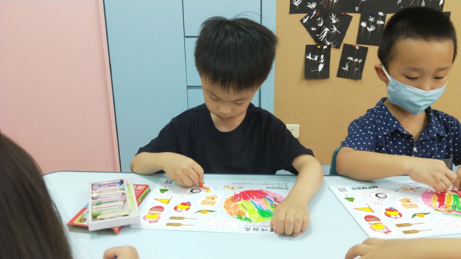 文件 : <FONT COLOR='red'>(109.06.24)龍舟.JPG</FONT> <BR> 尺寸 : <FONT COLOR='blue'>950 × 534</FONT> 圖元 <BR> 格式 : <FONT COLOR='green'>jpg</FONT> <BR> 大小 : <FONT COLOR='green'> -- </FONT> KB