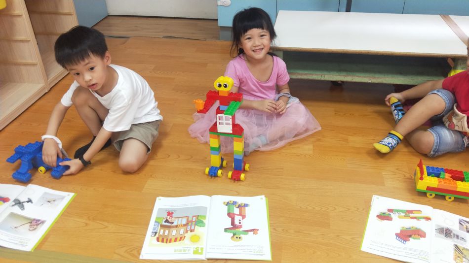 文件 : <FONT COLOR='red'>(109.07.10)樂高【統整活動】-1.JPG</FONT> <BR> 尺寸 : <FONT COLOR='blue'>950 × 534</FONT> 圖元 <BR> 格式 : <FONT COLOR='green'>jpg</FONT> <BR> 大小 : <FONT COLOR='green'> -- </FONT> KB