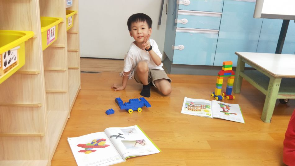 文件 : <FONT COLOR='red'>(109.07.10)樂高【統整活動】-3.JPG</FONT> <BR> 尺寸 : <FONT COLOR='blue'>950 × 534</FONT> 圖元 <BR> 格式 : <FONT COLOR='green'>jpg</FONT> <BR> 大小 : <FONT COLOR='green'> -- </FONT> KB