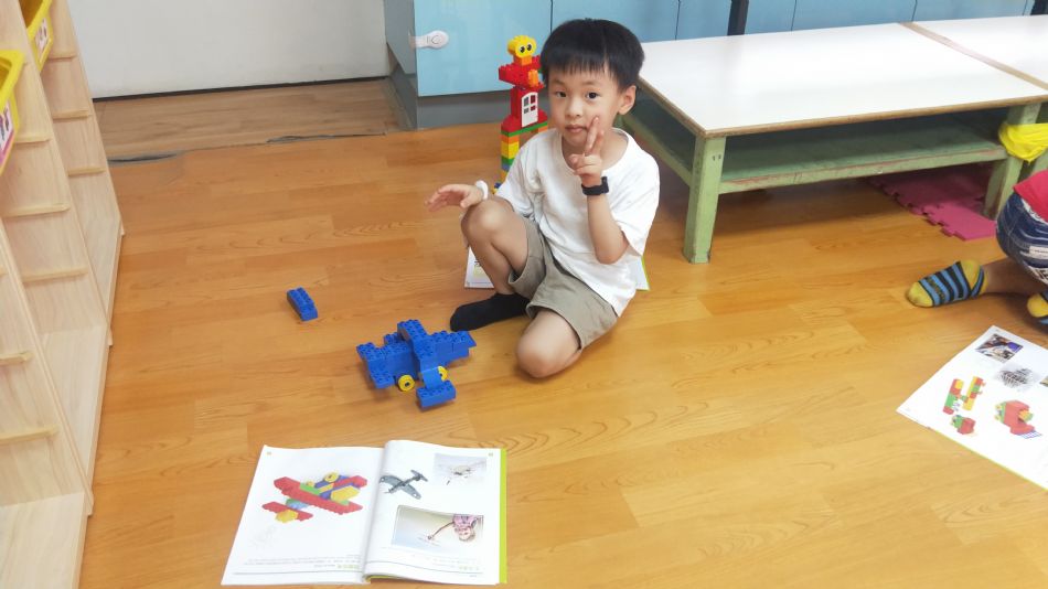 文件 : <FONT COLOR='red'>(109.07.10)樂高【統整活動】.JPG</FONT> <BR> 尺寸 : <FONT COLOR='blue'>950 × 534</FONT> 圖元 <BR> 格式 : <FONT COLOR='green'>jpg</FONT> <BR> 大小 : <FONT COLOR='green'> -- </FONT> KB