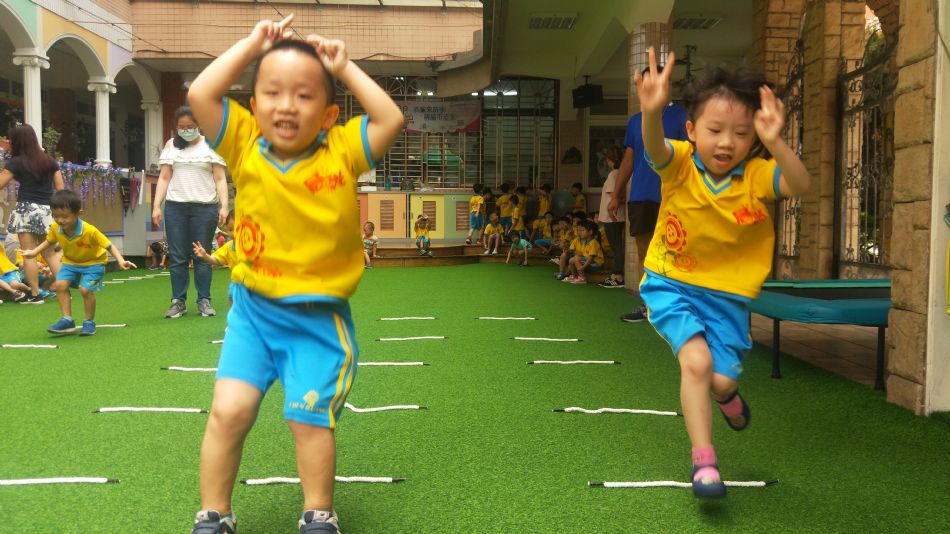 文件 : <FONT COLOR='red'>(109.06.03)體能課-12.JPG</FONT> <BR> 尺寸 : <FONT COLOR='blue'>950 × 534</FONT> 圖元 <BR> 格式 : <FONT COLOR='green'>jpg</FONT> <BR> 大小 : <FONT COLOR='green'> -- </FONT> KB