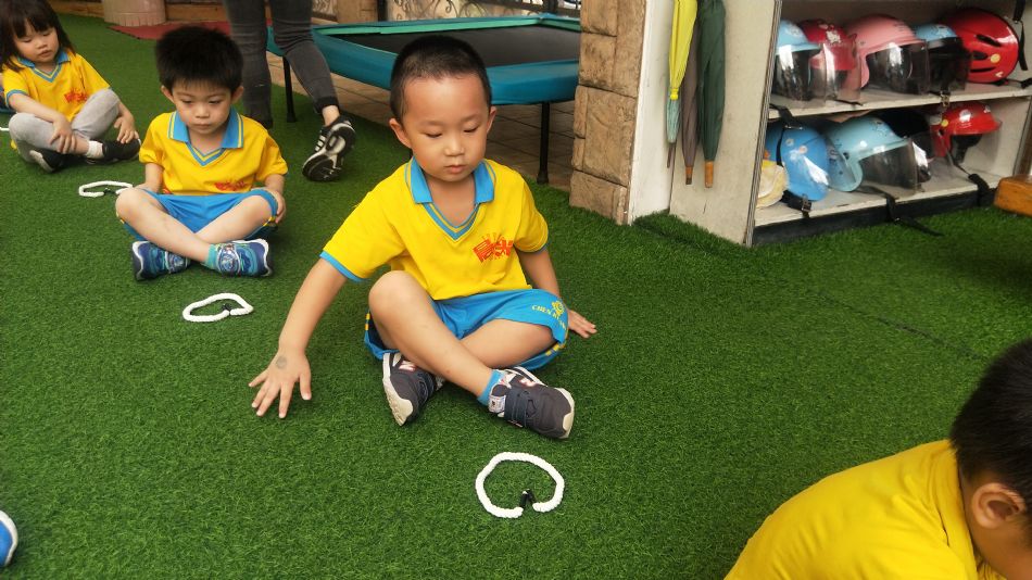 文件 : <FONT COLOR='red'>(109.06.03)體能課-6.JPG</FONT> <BR> 尺寸 : <FONT COLOR='blue'>950 × 534</FONT> 圖元 <BR> 格式 : <FONT COLOR='green'>jpg</FONT> <BR> 大小 : <FONT COLOR='green'> -- </FONT> KB