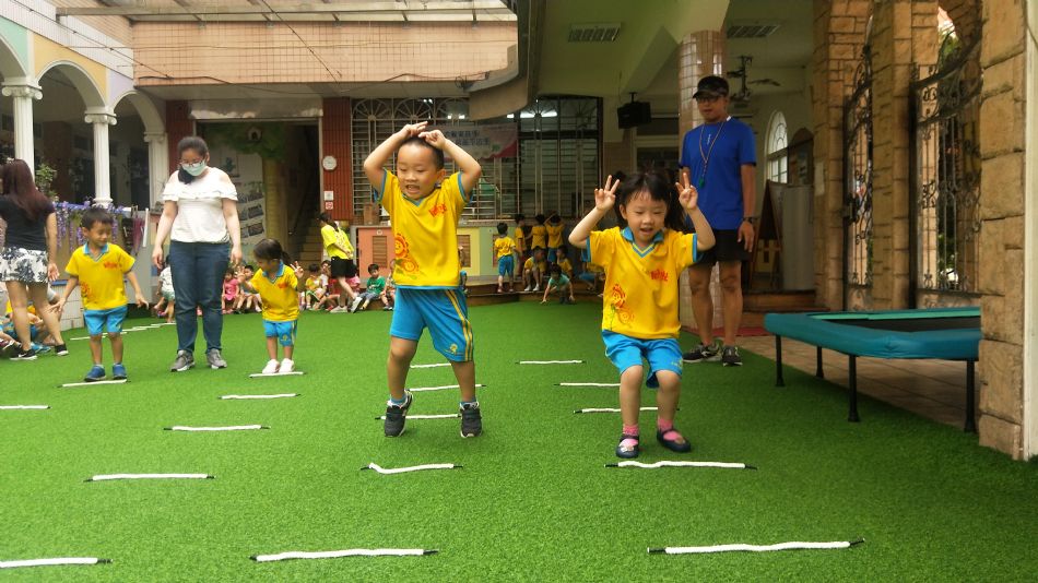 文件 : <FONT COLOR='red'>(109.06.03)體能課.JPG</FONT> <BR> 尺寸 : <FONT COLOR='blue'>950 × 534</FONT> 圖元 <BR> 格式 : <FONT COLOR='green'>jpg</FONT> <BR> 大小 : <FONT COLOR='green'> -- </FONT> KB