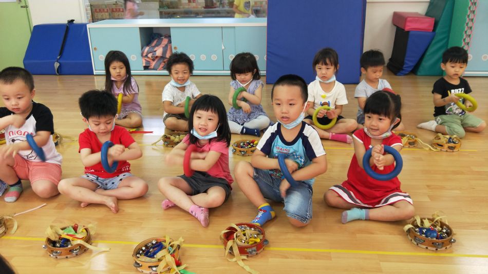 文件 : <FONT COLOR='red'>(109.06.04)音樂課-1.JPG</FONT> <BR> 尺寸 : <FONT COLOR='blue'>950 × 534</FONT> 圖元 <BR> 格式 : <FONT COLOR='green'>jpg</FONT> <BR> 大小 : <FONT COLOR='green'> -- </FONT> KB