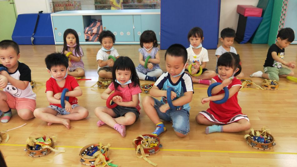 文件 : <FONT COLOR='red'>(109.06.04)音樂課-2.JPG</FONT> <BR> 尺寸 : <FONT COLOR='blue'>950 × 534</FONT> 圖元 <BR> 格式 : <FONT COLOR='green'>jpg</FONT> <BR> 大小 : <FONT COLOR='green'> -- </FONT> KB