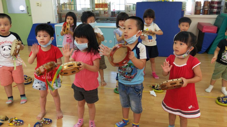 文件 : <FONT COLOR='red'>(109.06.04)音樂課-3.JPG</FONT> <BR> 尺寸 : <FONT COLOR='blue'>950 × 534</FONT> 圖元 <BR> 格式 : <FONT COLOR='green'>jpg</FONT> <BR> 大小 : <FONT COLOR='green'> -- </FONT> KB