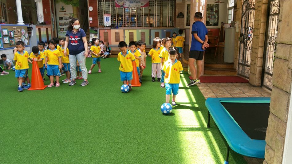 文件 : <FONT COLOR='red'>(109.06.17)體能課.JPG</FONT> <BR> 尺寸 : <FONT COLOR='blue'>950 × 534</FONT> 圖元 <BR> 格式 : <FONT COLOR='green'>jpg</FONT> <BR> 大小 : <FONT COLOR='green'> -- </FONT> KB