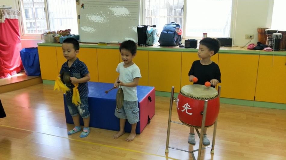 文件 : <FONT COLOR='red'>(109.06.18)音樂課-3.JPG</FONT> <BR> 尺寸 : <FONT COLOR='blue'>950 × 534</FONT> 圖元 <BR> 格式 : <FONT COLOR='green'>jpg</FONT> <BR> 大小 : <FONT COLOR='green'> -- </FONT> KB