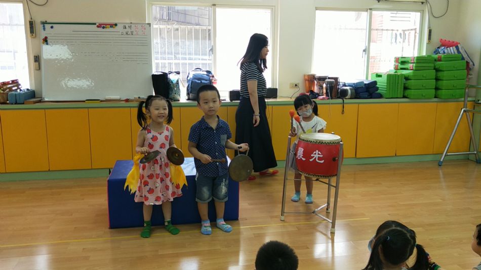 文件 : <FONT COLOR='red'>(109.06.18)音樂課.JPG</FONT> <BR> 尺寸 : <FONT COLOR='blue'>950 × 534</FONT> 圖元 <BR> 格式 : <FONT COLOR='green'>jpg</FONT> <BR> 大小 : <FONT COLOR='green'> -- </FONT> KB