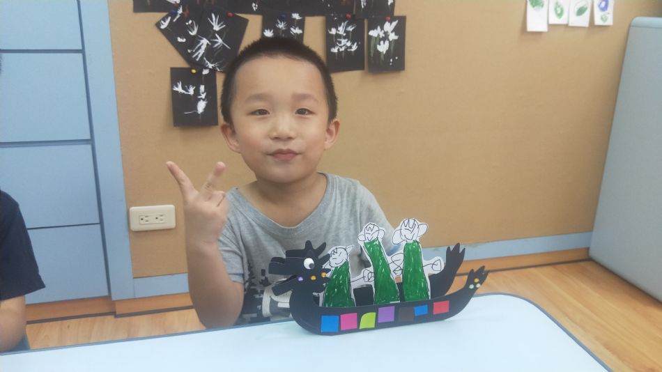 文件 : <FONT COLOR='red'>(109.06.19)美感課【龍舟】-1.JPG</FONT> <BR> 尺寸 : <FONT COLOR='blue'>950 × 534</FONT> 圖元 <BR> 格式 : <FONT COLOR='green'>jpg</FONT> <BR> 大小 : <FONT COLOR='green'> -- </FONT> KB