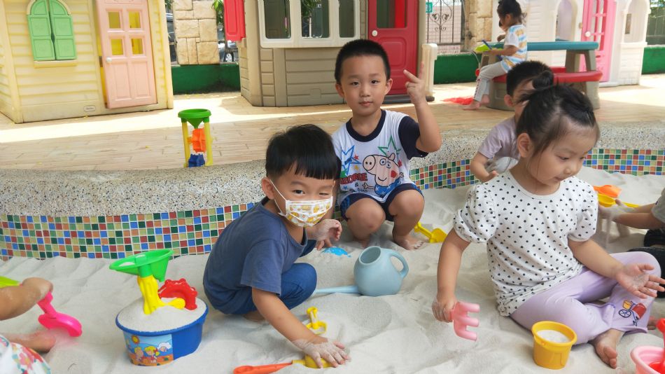 文件 : <FONT COLOR='red'>(109.06.20)第一次玩沙趣-1.JPG</FONT> <BR> 尺寸 : <FONT COLOR='blue'>950 × 534</FONT> 圖元 <BR> 格式 : <FONT COLOR='green'>jpg</FONT> <BR> 大小 : <FONT COLOR='green'> -- </FONT> KB