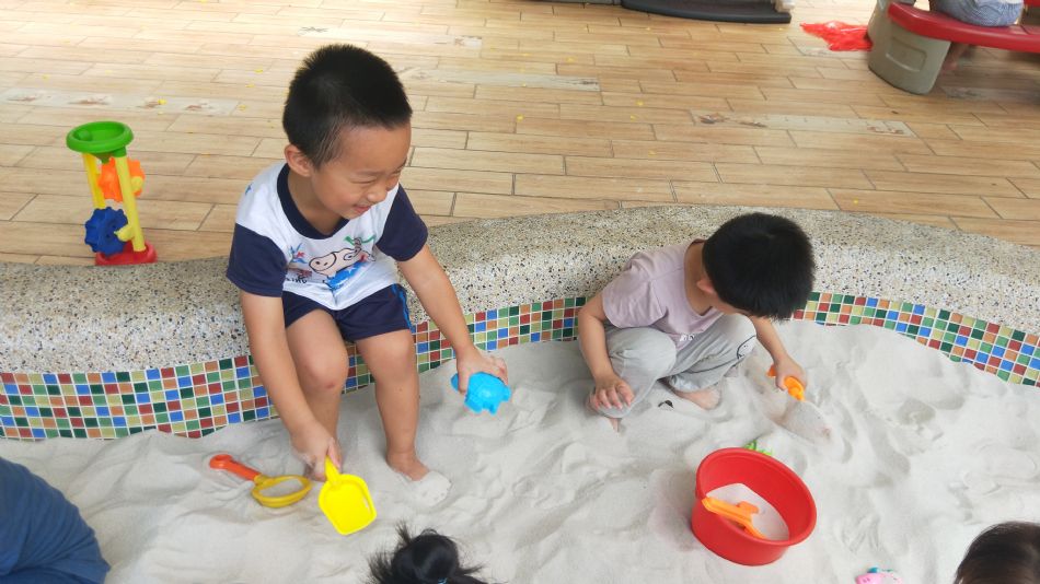 文件 : <FONT COLOR='red'>(109.06.20)第一次玩沙趣-2.JPG</FONT> <BR> 尺寸 : <FONT COLOR='blue'>950 × 534</FONT> 圖元 <BR> 格式 : <FONT COLOR='green'>jpg</FONT> <BR> 大小 : <FONT COLOR='green'> -- </FONT> KB