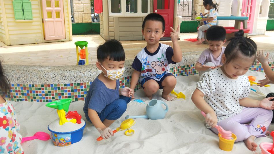 文件 : <FONT COLOR='red'>(109.06.20)第一次玩沙趣-3.JPG</FONT> <BR> 尺寸 : <FONT COLOR='blue'>950 × 534</FONT> 圖元 <BR> 格式 : <FONT COLOR='green'>jpg</FONT> <BR> 大小 : <FONT COLOR='green'> -- </FONT> KB