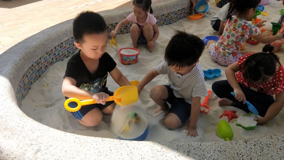 文件 : <FONT COLOR='red'>(109.06.22)玩沙趣-3.JPG</FONT> <BR> 尺寸 : <FONT COLOR='blue'>950 × 534</FONT> 圖元 <BR> 格式 : <FONT COLOR='green'>jpg</FONT> <BR> 大小 : <FONT COLOR='green'> -- </FONT> KB