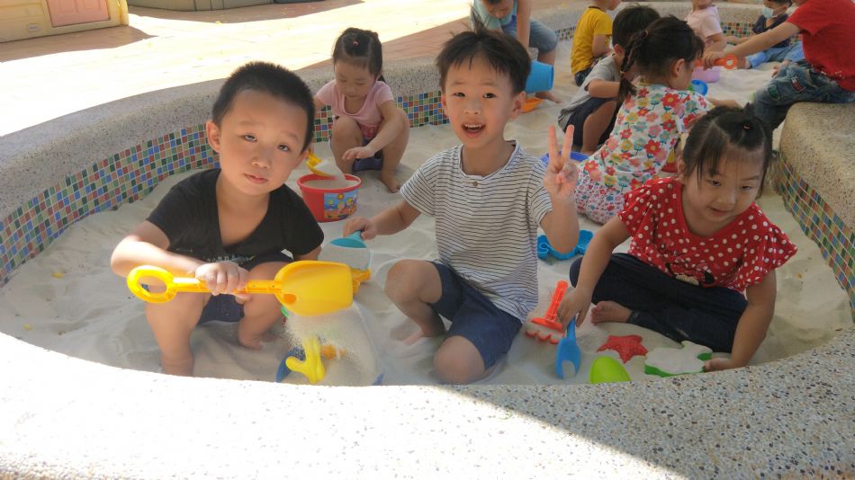 文件 : <FONT COLOR='red'>(109.06.22)玩沙趣-8.JPG</FONT> <BR> 尺寸 : <FONT COLOR='blue'>950 × 534</FONT> 圖元 <BR> 格式 : <FONT COLOR='green'>jpg</FONT> <BR> 大小 : <FONT COLOR='green'> -- </FONT> KB