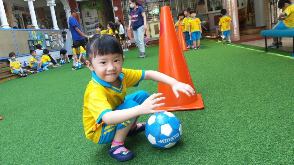 文件 : <FONT COLOR='red'>(109.06.17)體能課-2.JPG</FONT> <BR> 尺寸 : <FONT COLOR='blue'>950 × 534</FONT> 圖元 <BR> 格式 : <FONT COLOR='green'>jpg</FONT> <BR> 大小 : <FONT COLOR='green'> -- </FONT> KB