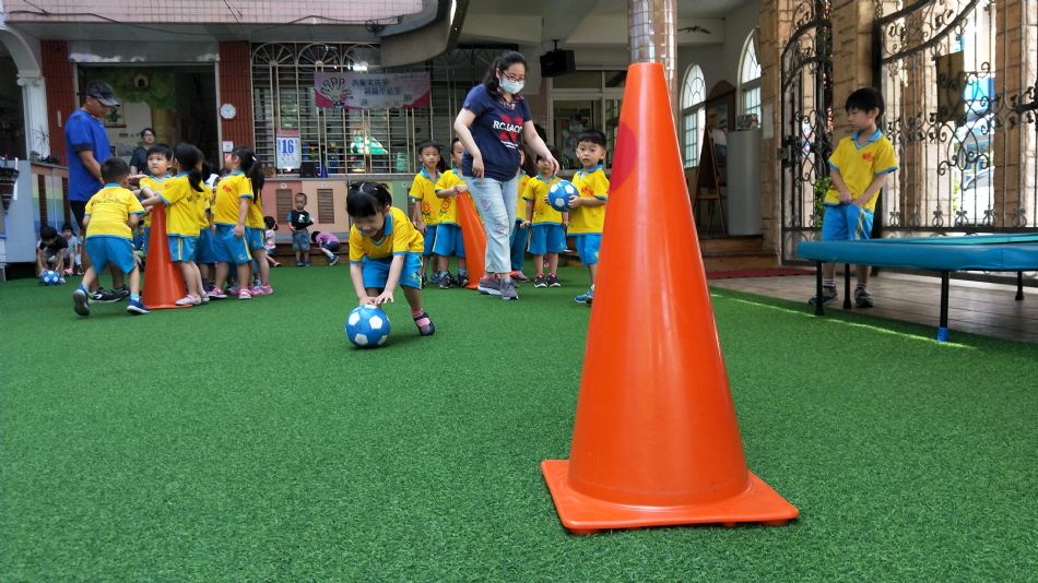 文件 : <FONT COLOR='red'>(109.06.17)體能課-4.JPG</FONT> <BR> 尺寸 : <FONT COLOR='blue'>950 × 534</FONT> 圖元 <BR> 格式 : <FONT COLOR='green'>jpg</FONT> <BR> 大小 : <FONT COLOR='green'> -- </FONT> KB