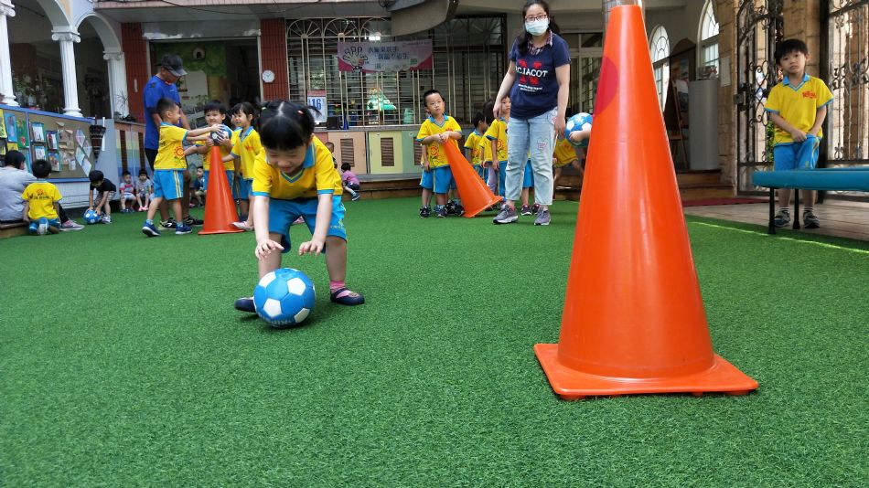 文件 : <FONT COLOR='red'>(109.06.17)體能課.JPG</FONT> <BR> 尺寸 : <FONT COLOR='blue'>950 × 534</FONT> 圖元 <BR> 格式 : <FONT COLOR='green'>jpg</FONT> <BR> 大小 : <FONT COLOR='green'> -- </FONT> KB