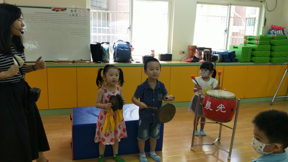 文件 : <FONT COLOR='red'>(109.06.18)音樂課-1.JPG</FONT> <BR> 尺寸 : <FONT COLOR='blue'>950 × 534</FONT> 圖元 <BR> 格式 : <FONT COLOR='green'>jpg</FONT> <BR> 大小 : <FONT COLOR='green'> -- </FONT> KB