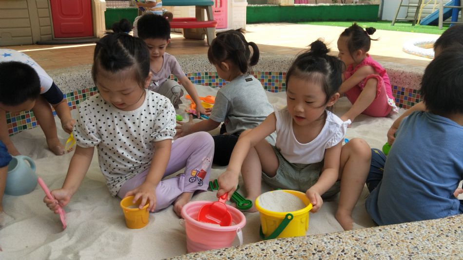 文件 : <FONT COLOR='red'>(109.06.20)第一次玩沙趣-3.JPG</FONT> <BR> 尺寸 : <FONT COLOR='blue'>950 × 534</FONT> 圖元 <BR> 格式 : <FONT COLOR='green'>jpg</FONT> <BR> 大小 : <FONT COLOR='green'> -- </FONT> KB