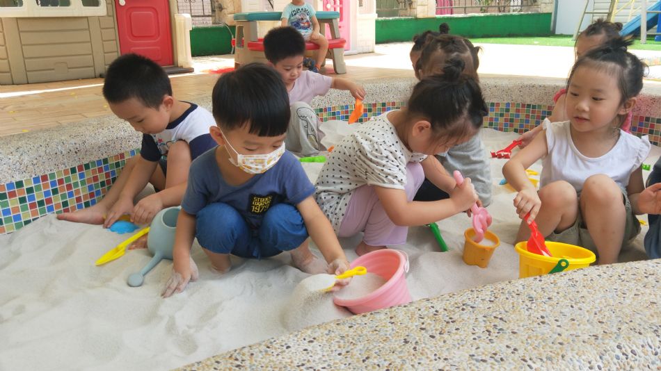 文件 : <FONT COLOR='red'>(109.06.20)第一次玩沙趣.JPG</FONT> <BR> 尺寸 : <FONT COLOR='blue'>950 × 534</FONT> 圖元 <BR> 格式 : <FONT COLOR='green'>jpg</FONT> <BR> 大小 : <FONT COLOR='green'> -- </FONT> KB