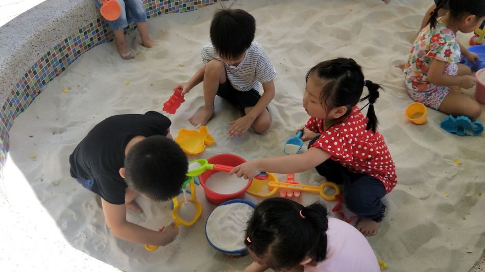 文件 : <FONT COLOR='red'>(109.06.22)玩沙趣-7.JPG</FONT> <BR> 尺寸 : <FONT COLOR='blue'>950 × 534</FONT> 圖元 <BR> 格式 : <FONT COLOR='green'>jpg</FONT> <BR> 大小 : <FONT COLOR='green'> -- </FONT> KB