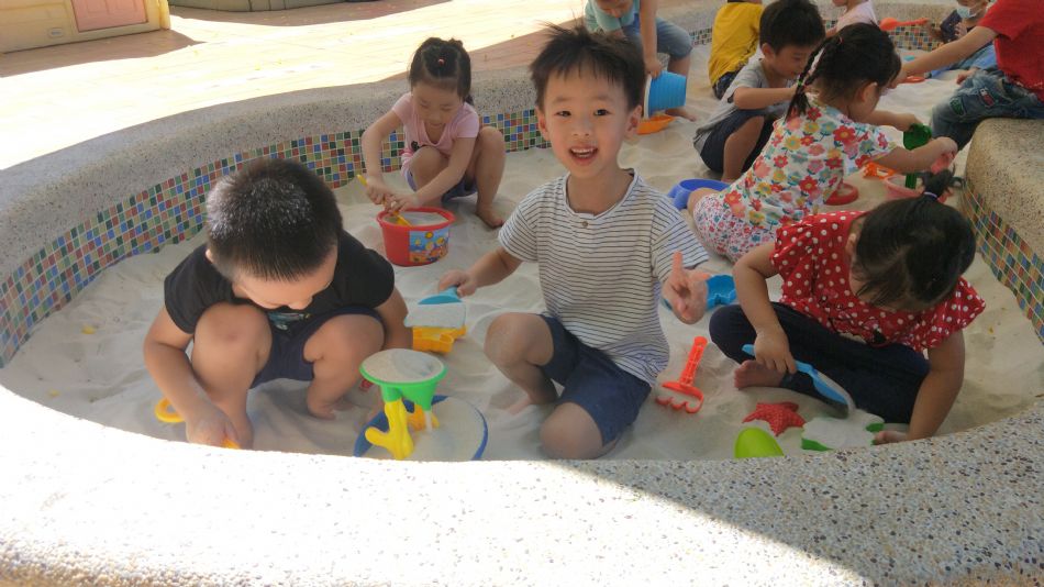 文件 : <FONT COLOR='red'>(109.06.22)玩沙趣-8.JPG</FONT> <BR> 尺寸 : <FONT COLOR='blue'>950 × 534</FONT> 圖元 <BR> 格式 : <FONT COLOR='green'>jpg</FONT> <BR> 大小 : <FONT COLOR='green'> -- </FONT> KB