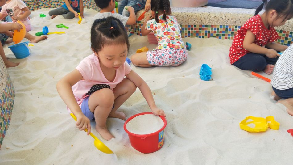 文件 : <FONT COLOR='red'>(109.06.22)玩沙趣.JPG</FONT> <BR> 尺寸 : <FONT COLOR='blue'>950 × 534</FONT> 圖元 <BR> 格式 : <FONT COLOR='green'>jpg</FONT> <BR> 大小 : <FONT COLOR='green'> -- </FONT> KB